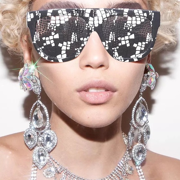 Accessories - Black & White Snake Print Fashion UV400 Sunglasses